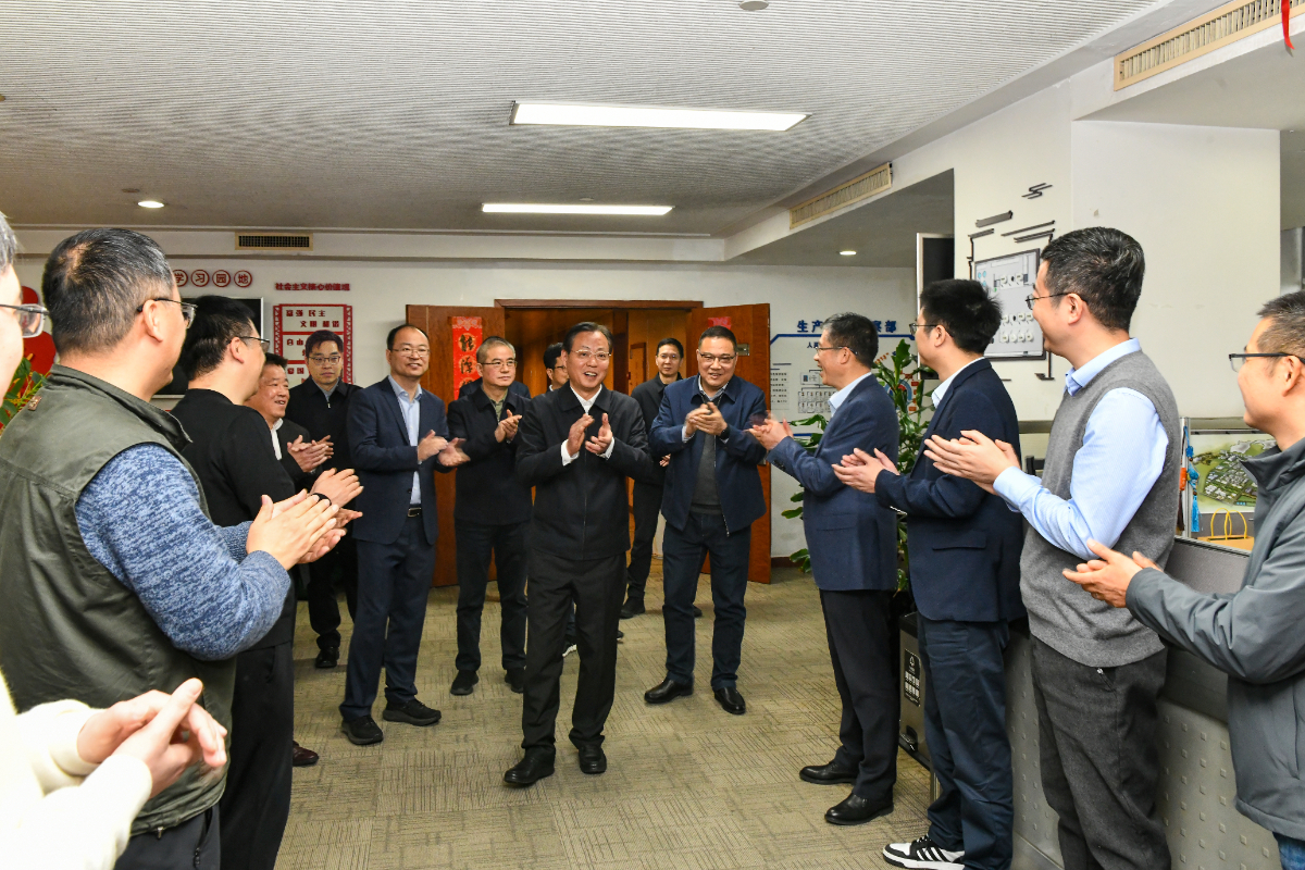 浙能集团领导班子新年首个工作日给全体干部职工拜年鼓劲开新局