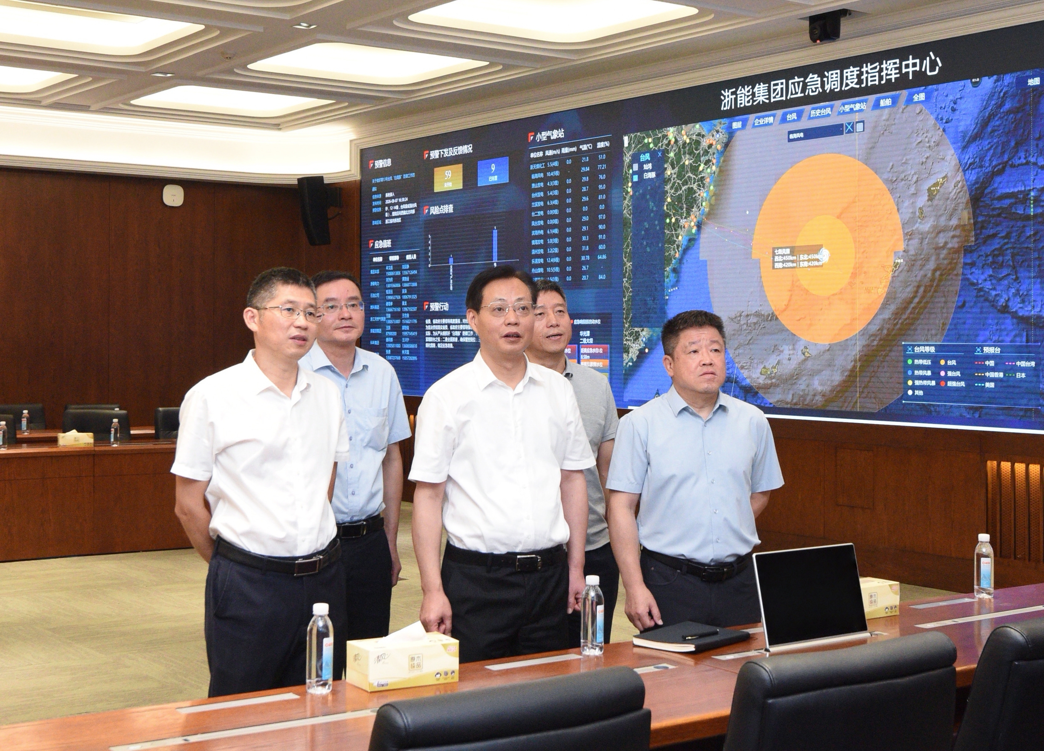刘盛辉专题研究部署第13号台风“白海豚”防御应对工作