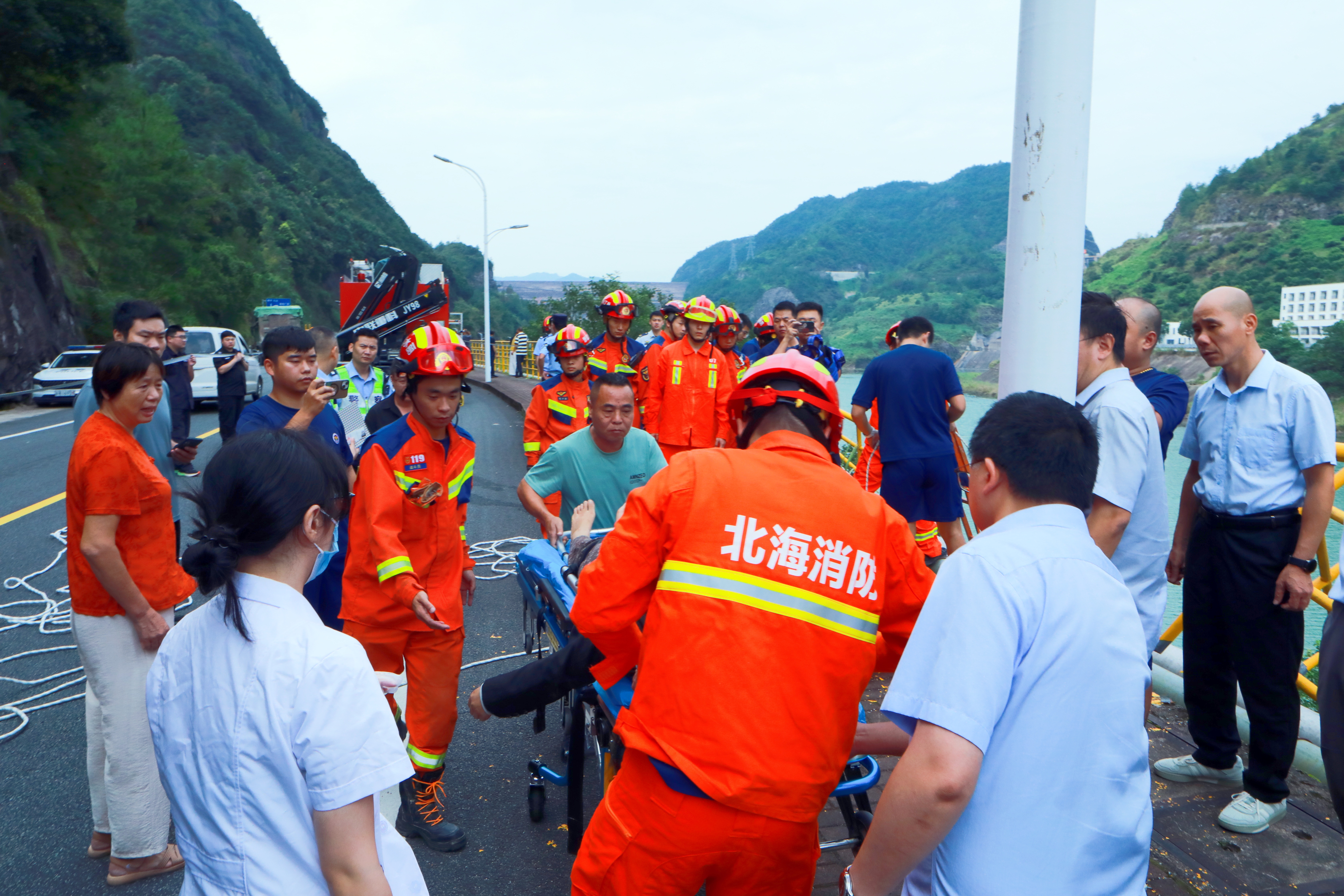 善美浙能 | 驰援抢险 浙能北海水电成功营救边坡坠车被困人员